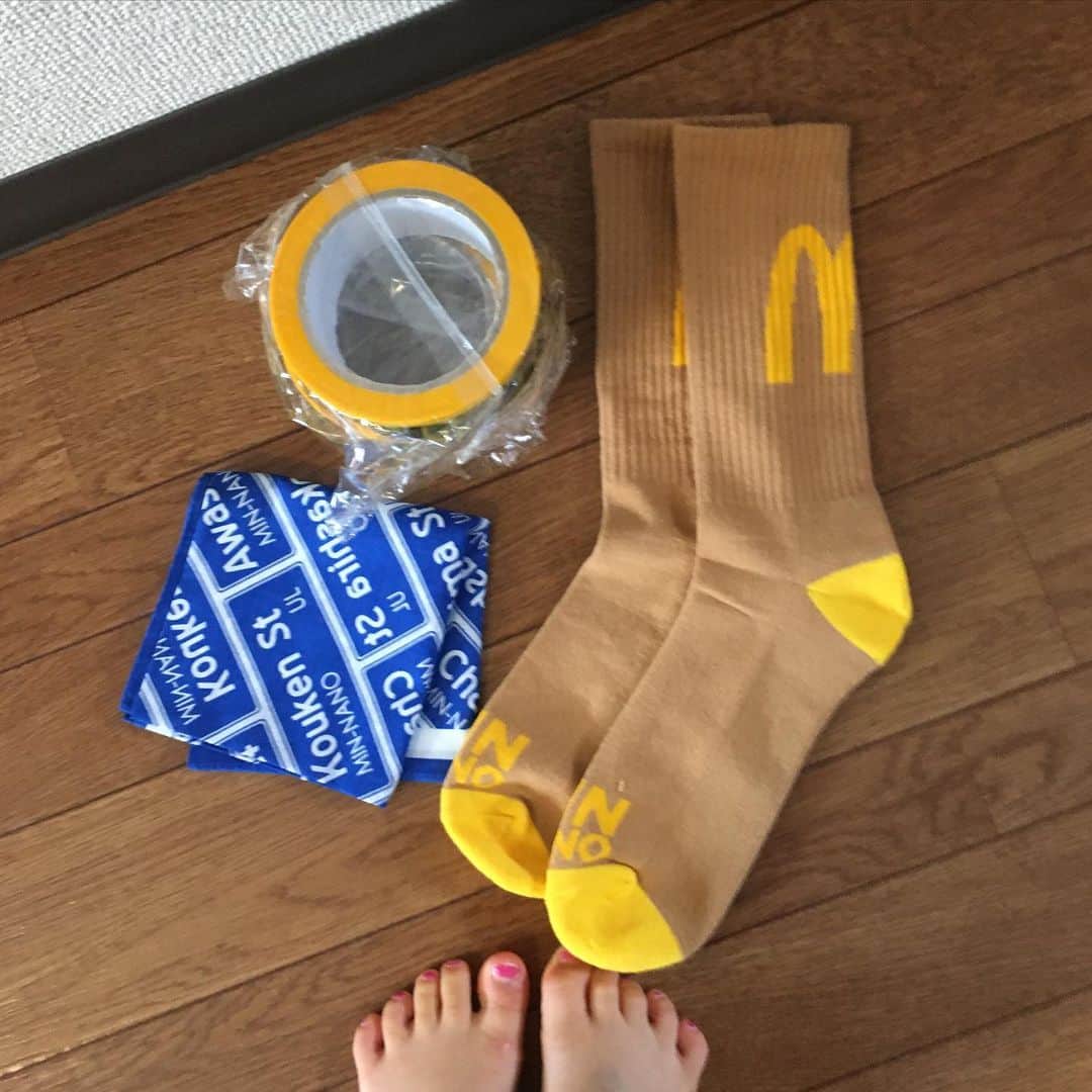 木暮栄一のインスタグラム：「手を洗う機会が増えまくって気付くバンダナの利便性…というわけで安心安定の @minnnanoo  photo by Niki  #おしゃれは足元から」