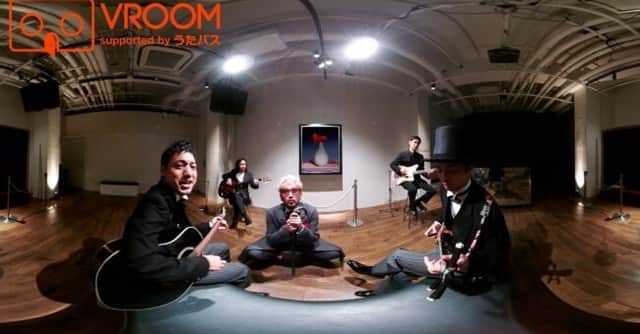 のインスタグラム：「「Carnation」360°/VRミュージックビデオがアンコール公開、uP!!!にて#ビデオズナイト も再放送決定  2017年の公開当時、大きな反響があった「Carnation」の360°/VRミュージックビデオが、auスパートパスプレミアムにて全編再配信。 非現実な美術館に登場するORANGE RANGEが、穏やかで優しげな表情を見せ、聴く人に寄り添うような、心穏やかなVR空間での演奏になっています。  そして、昨年開催された｢テレビズナイト019｣でのライブパフォーマンス全9曲がuP!!!にて再放送。au ID登録(無料)でお楽しみいただけます。 さらに、auスパートパスプレミアムで「テレビズナイト020」オフィシャルグッズと非売品ポスターセットを抽選で5名様にプレゼント。 ミュージックビデオとライブ映像の2つの配信コンテンツをぜひお楽しみください。  #Carnation 360°/VRミュージックビデオ 公開日：2020年4月27日(月)～ http://kddi-l.jp/vU4  #ORANGERANGE presents #ビデオズナイト[再] 公開期間：2020年4月27日(月)～5月3日(日・祝) https://up.auone.jp/articles/id/80023?ref=os ※au以外の携帯でもご利用いただけます。  #auスマートパス #au5G #VROOM @orangerange_official @au_official」