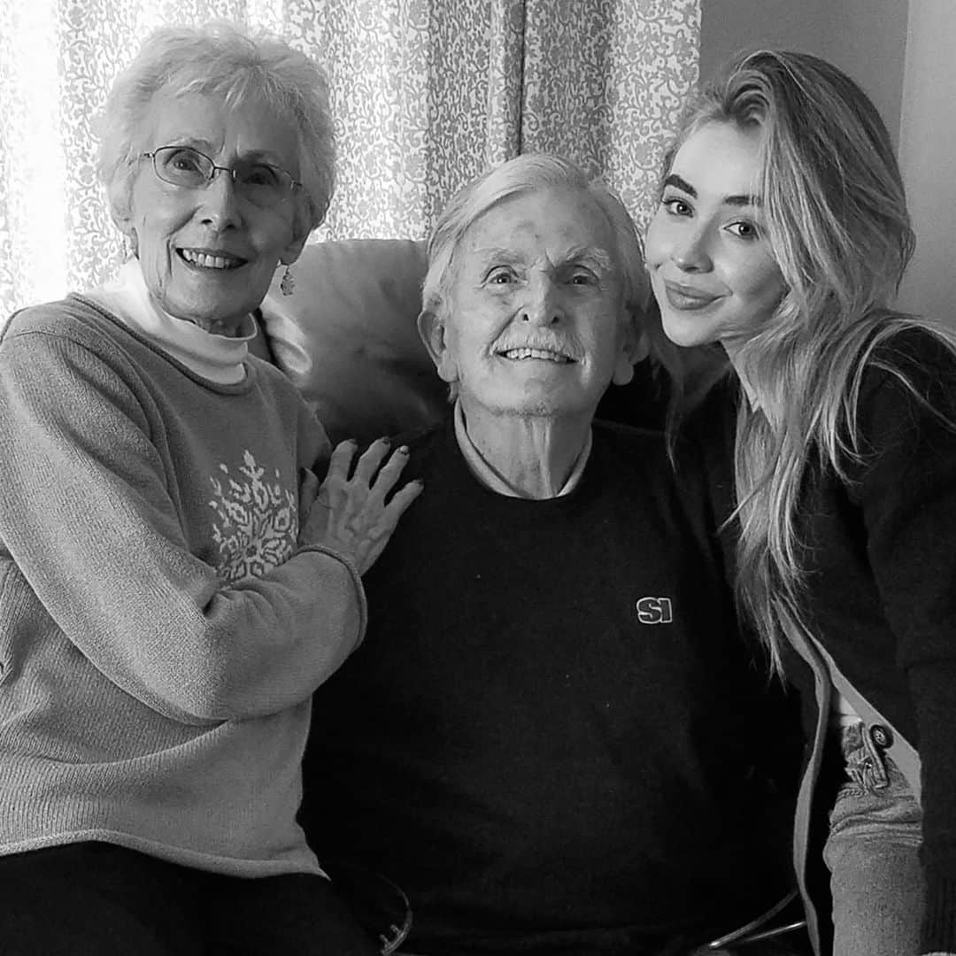 サブリナ・カーペンターさんのインスタグラム写真 - (サブリナ・カーペンターInstagram)「Rest In Peace Grandpa  the silliest most loving soul who supported me through everything. my heart hurts immensely. I will miss u forever. I promise we’ll take good care of g’ma here. ♡ Luv ya」4月27日 10時42分 - sabrinacarpenter