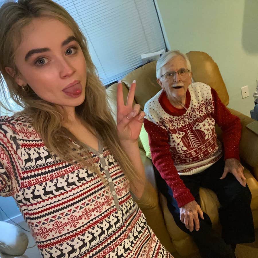 サブリナ・カーペンターさんのインスタグラム写真 - (サブリナ・カーペンターInstagram)「Rest In Peace Grandpa  the silliest most loving soul who supported me through everything. my heart hurts immensely. I will miss u forever. I promise we’ll take good care of g’ma here. ♡ Luv ya」4月27日 10時42分 - sabrinacarpenter