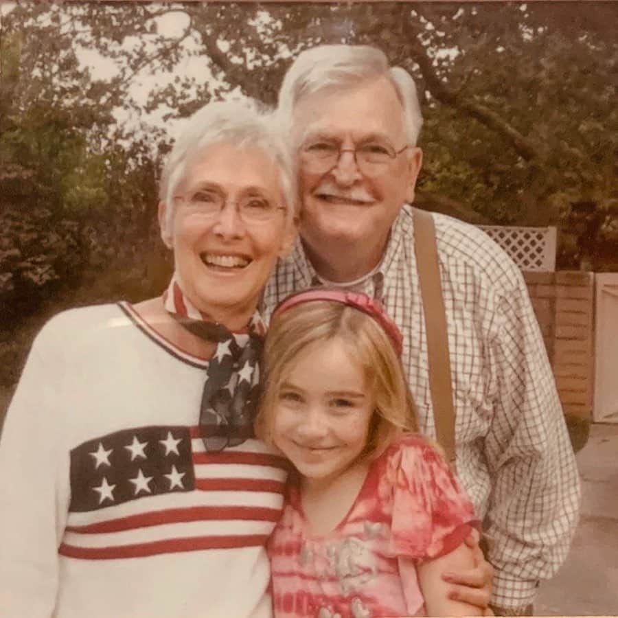 サブリナ・カーペンターのインスタグラム：「Rest In Peace Grandpa  the silliest most loving soul who supported me through everything. my heart hurts immensely. I will miss u forever. I promise we’ll take good care of g’ma here. ♡ Luv ya」