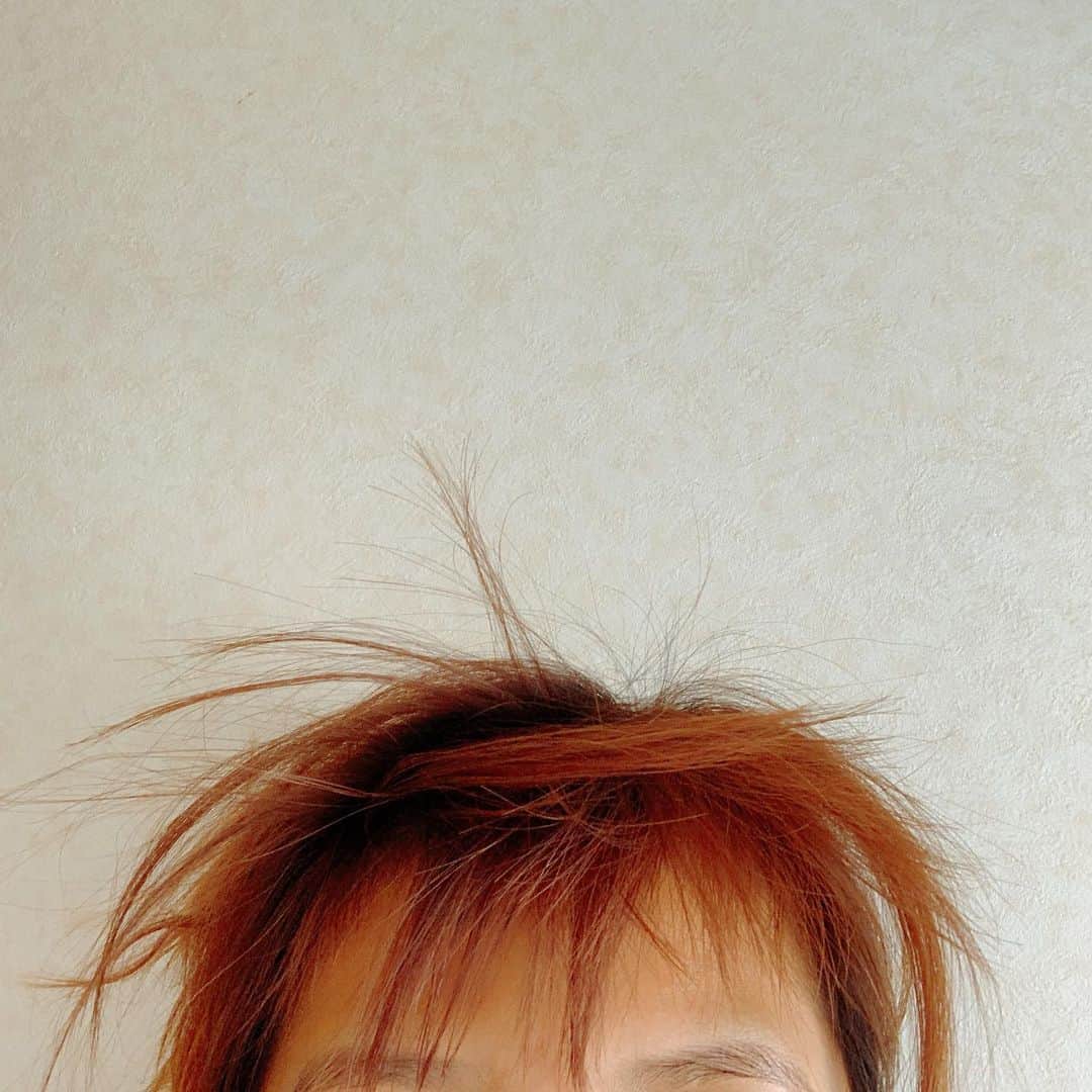 MARIA-Eさんのインスタグラム写真 - (MARIA-EInstagram)「﻿ ‪起きたら前髪‬﻿ ‪とっ散らかっちゃってました。‬﻿ ﻿ ‪おそよう〜😪🌤‬」4月27日 10時50分 - maria.eeee
