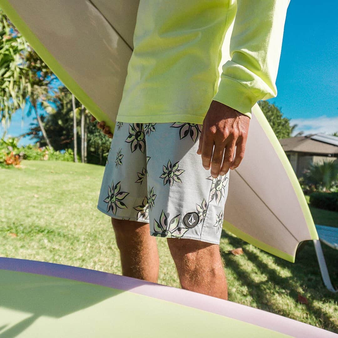 VolcomJapanさんのインスタグラム写真 - (VolcomJapanInstagram)「新コレクション  @volcom X Ryan Burch ( @bobbersandsinkers )の  BURCH STONEY 19 " TWR！  A Ryan Burch Experiment, 「Unparallelled Minds of a Parallel Universe」販売中！📲 Tap to Shop !! #TrulyDefined #TrueToThis #VolcomJapan #Volcom  #ボルコム」4月27日 10時59分 - volcomjapan