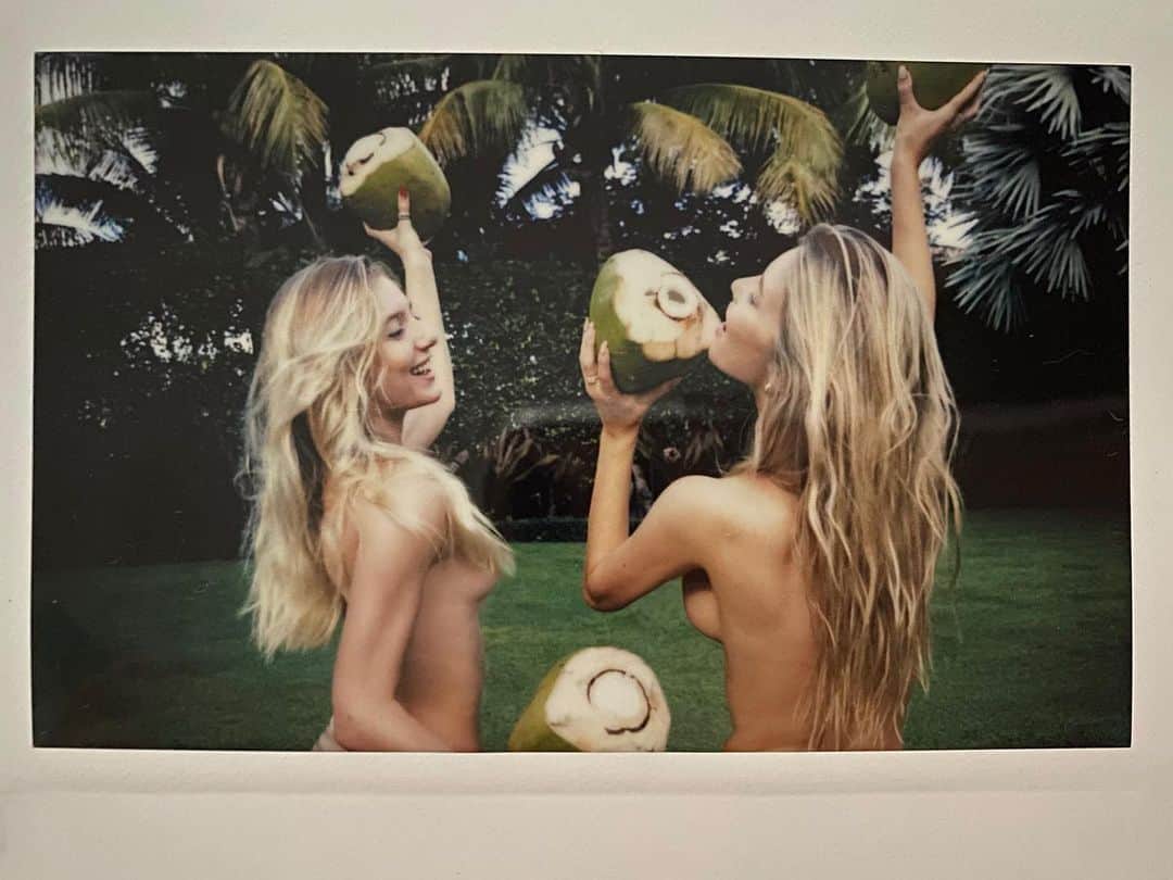 Katelyn Byrdのインスタグラム：「🤍 I’d die for you 🥥 Happy Birthday soul sister! Your the most beautiful, wild, and loving soul! I wouldn’t be able to go through this life without you dancing by my side! Thank you for being the most amazing sister! Can’t wait to watch you grow and make more unimaginable memories! Ily」