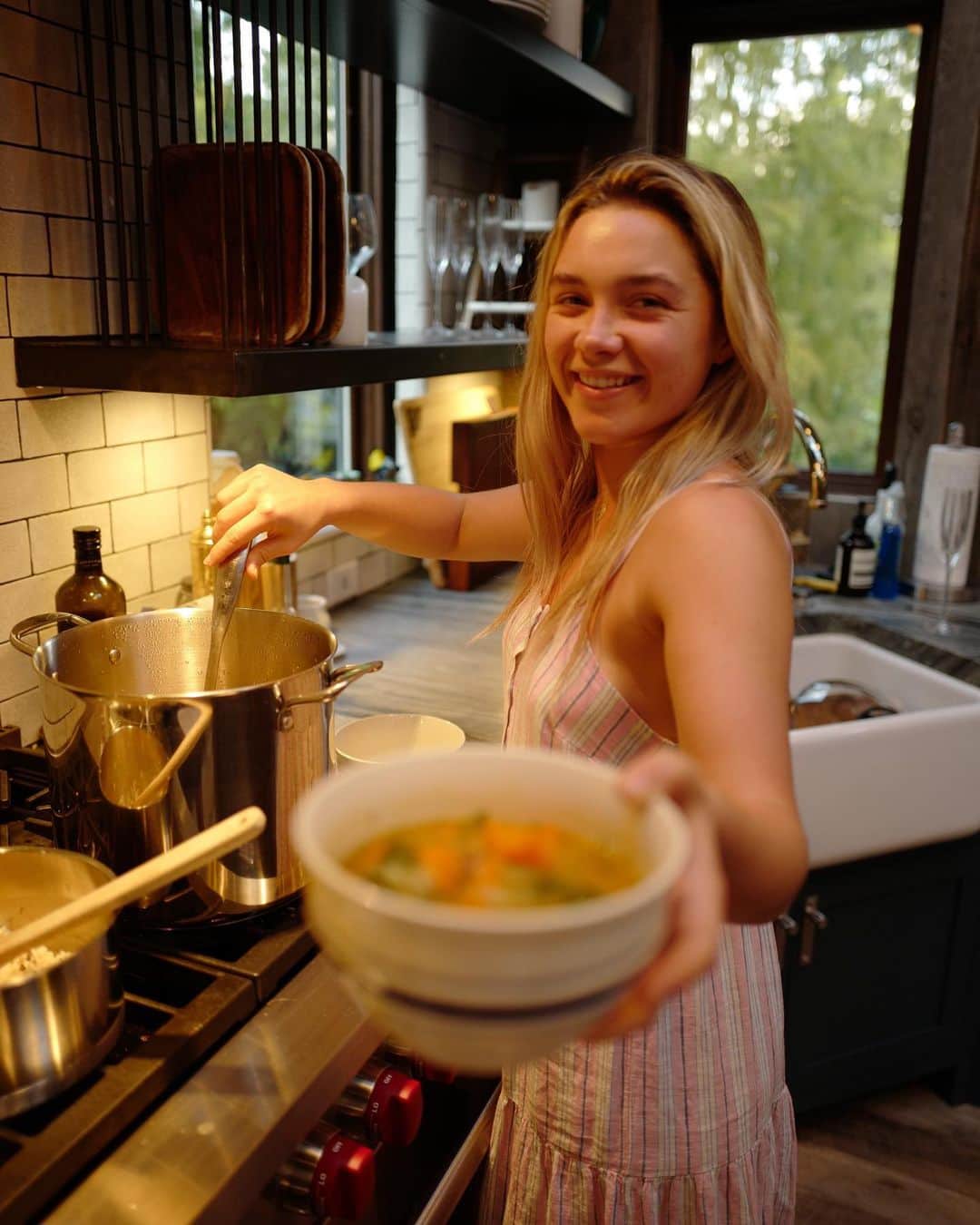 Vogueさんのインスタグラム写真 - (VogueInstagram)「“For the first few days I felt low. Then my dad reminded me that I needed to dance and I needed to cook and I needed to do all of the things that make me happy,” says Florence Pugh (@florencepugh), who is currently in Los Angeles. "I have this vegetable patch that I put in in autumn of last year, so that’s where I’m getting all my cabbages, and my leeks—and my elephant garlics! I’m totally finding a sense of calm in all the greenery. Meditation doesn’t really work on me. I get very frustrated that my brain thinks about too many things. So I tend to turn to cooking and stirring.” Tap the link in our bio to see more #VoguePostcardsfromHome from our special June/July issue, where we asked designers, photographers, artists, editors, models (and a few celebrities we love)—to show us what their lives have looked like these past weeks.」4月27日 4時50分 - voguemagazine