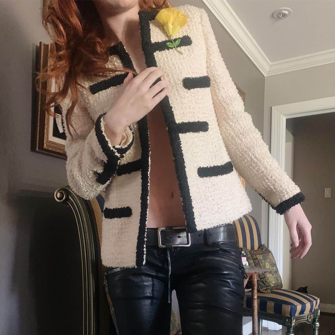 ジェーン・アルドリッジのインスタグラム：「🌻」