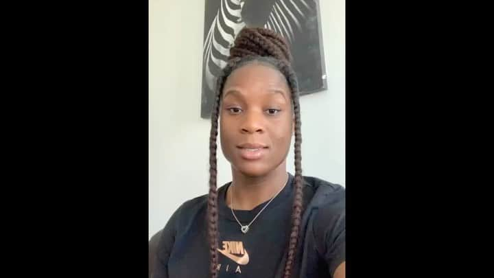 キャロル・ザヒのインスタグラム：「Nike Living Room Cup week 4 XX block busters en 45sec 💪🏾💁🏾‍♀️ Combien vous en comptez vous ? 🤷🏾‍♀️ Merci @dinaashersmith pour le challenge 🤝😌 ______________________________ 🎶 : Deka beat ______________________________ #Nike #nikelivingroomcup #NikeAthlete #Playinside #livingroomcup @nikelivingroomcup @dinaashersmith  #JaiFais157Rep😌😌」