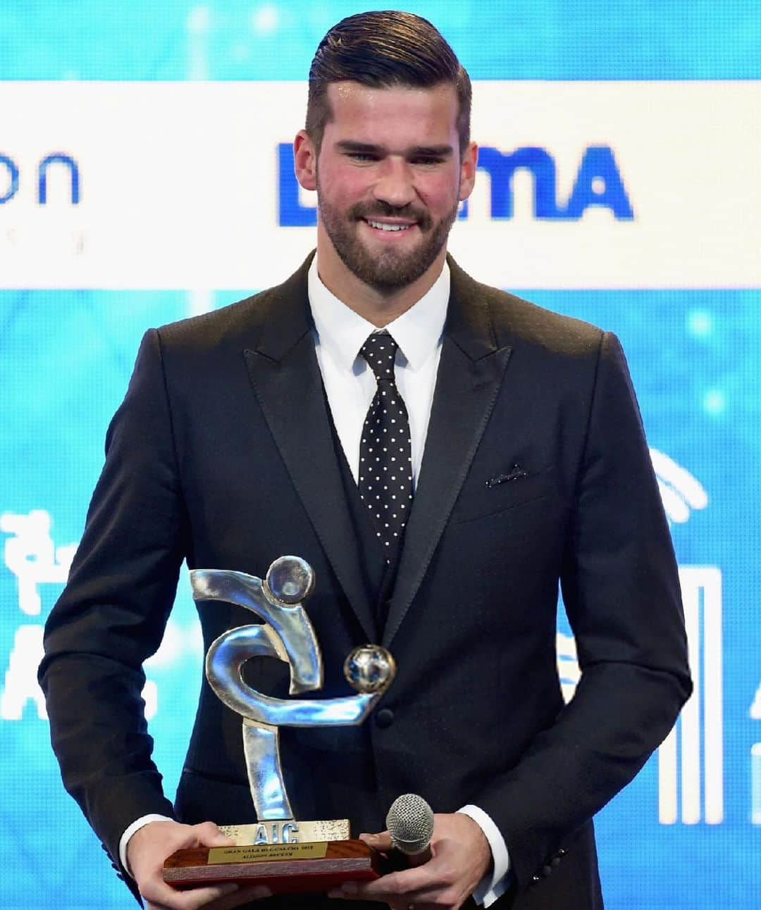 アリソン・ベッカーさんのインスタグラム写真 - (アリソン・ベッカーInstagram)「Feliz dia do goleiro! ❤️🇧🇷🧤⚽️ #AB1」4月27日 5時32分 - alissonbecker