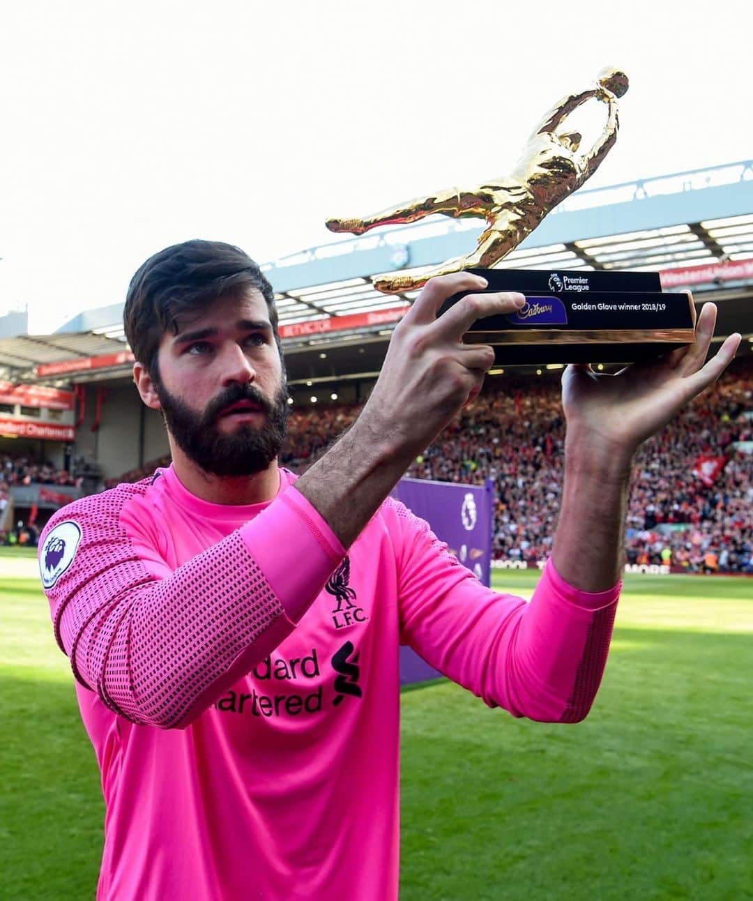 アリソン・ベッカーさんのインスタグラム写真 - (アリソン・ベッカーInstagram)「Feliz dia do goleiro! ❤️🇧🇷🧤⚽️ #AB1」4月27日 5時32分 - alissonbecker