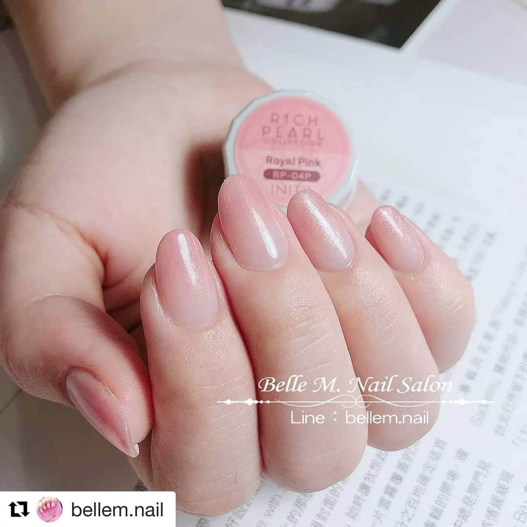 initygel_officialさんのインスタグラム写真 - (initygel_officialInstagram)「#Repost @bellem.nail with @get_repost ・・・ . 單色漸層 Royal Pink 😘😍💓💞💕❤️ 💅 完全預約制 Line ID : bellem.nail TEL:0918 699 258 台北市大安區復興南路一段107巷13號3樓之二 歡迎私訊詢價，預約請加Line，也煩請告知想預約的服務及希望的時段  #文青指甲 #美甲 #凝膠指甲 #凝膠 #光療 #純手繪 #暈染 #Presto #gel #nail #nailart #love #ジェル #ネイル #アットコスメ #ネイルケア #ネイルアート #ネイリスト #サロン #ネイルサロン #love #nail #東區美甲 #忠孝復興 #時尚美甲 #台北美甲 #毛衣  #顯白美甲」4月27日 12時06分 - initygel_official