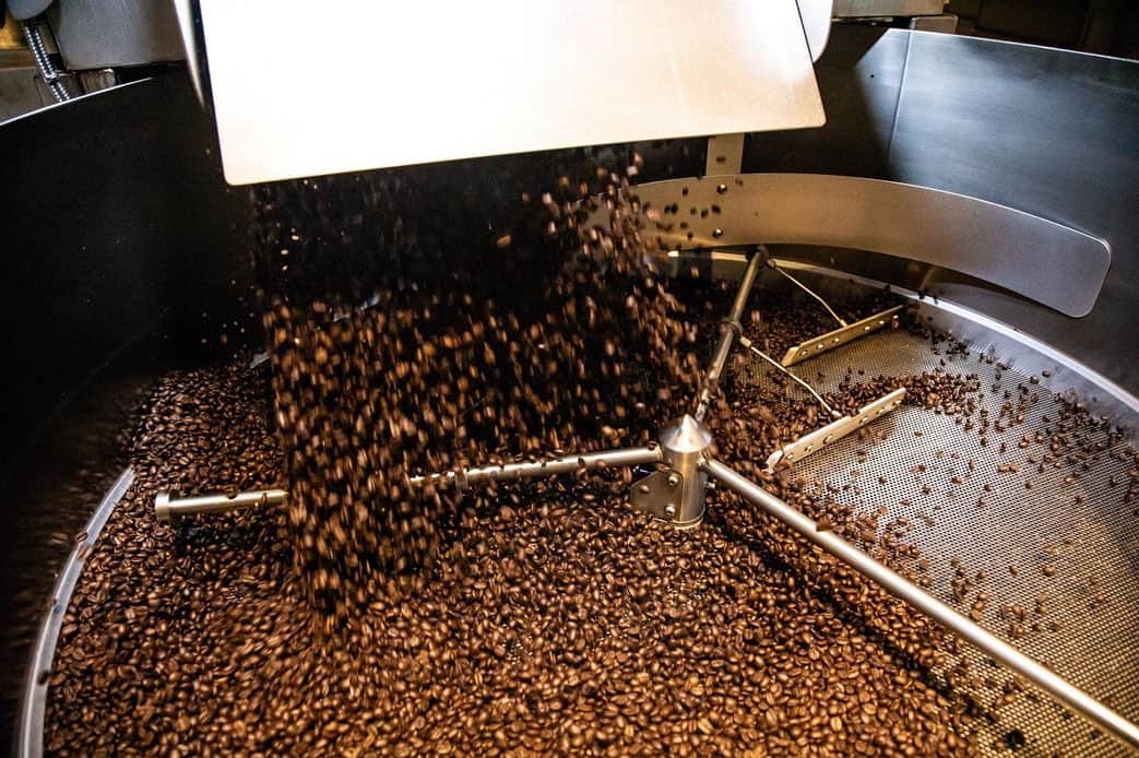 AMAZING COFFEEさんのインスタグラム写真 - (AMAZING COFFEEInstagram)「. 素敵なお豆が皆様の元へ届くまで🌱✨ . またONLINEでコーヒー豆をご購入いただくと… なんと❗️今ならORIGINAL COFFEE DRIP FILTERもついてきます💁🏻‍♀️ . おうちでゆっくりCoffeeを飲んで心も身体もHAPP🌱に(^o^)v . #AMAZINGCOFFEE #AMAZINGCOFFEEONLINE #AMeCO #アメコ #おうち時間 #うち活 @amazing_poshitokun」4月27日 8時05分 - amazing_coffee_official