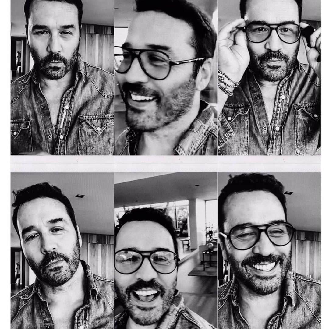 のインスタグラム：「I could say a bunch of clichés about how we all need to slow down and yet it’s really true you guys… Love how inventive people are getting. We’re  all out of work yet let’s work with what we have .... @kat_in_nyc  is a brilliant photographer who was kind enough to slum it with me on a FaceTime session. She made me feel like the prettiest girl in my whole house ( ok it’s empty except  Bubba) #artintimesofcorona」