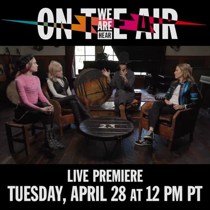 グライムスのインスタグラム：「WOW I FORGOT I DID THIS!!!! one of the coolest days ever.  Last year my idol Linda P invited me to this producer summit/ vibe/ talk with Dolly P and Sheryl C 😪🦋 The world premiere of Linda Perry’s “We Are Now” is Tues at 12pm PT on YouTube.com/WeAreHear! (Sorry if I seem insane here ) (PS This was filmed last year. #sociallydistant #safeathome #werehear” @reallindaperry @dollyparton @sherylcrow @Grimes )」