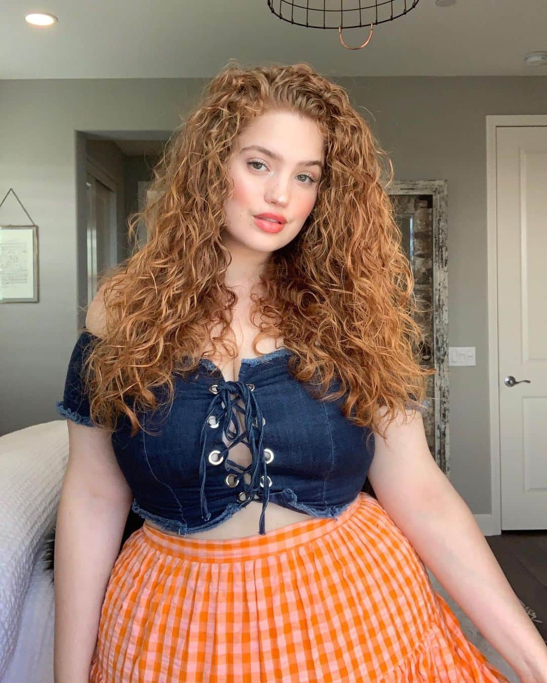 ブリー・キッシュのインスタグラム：「🍊✨ i set up a HAIR highlight on my profile so you can keep up to date with what hair products and techniques i’m using — swipe up links included! i hope it helps 🌈」