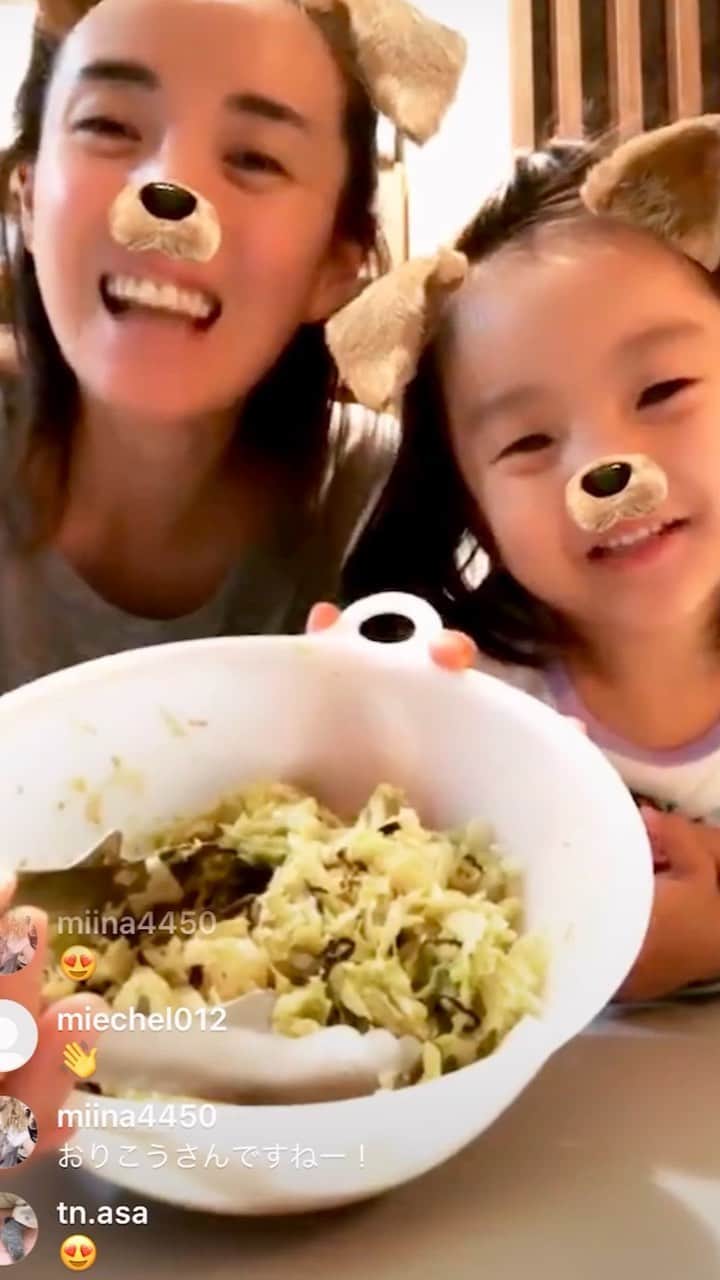 秋定麻紀子のインスタグラム：「【テキトーおつまみキャベツ】  娘とキャベツ料理を作ってみました。 笑いあり、ハプニングありですが（笑） @tekito_recipe」