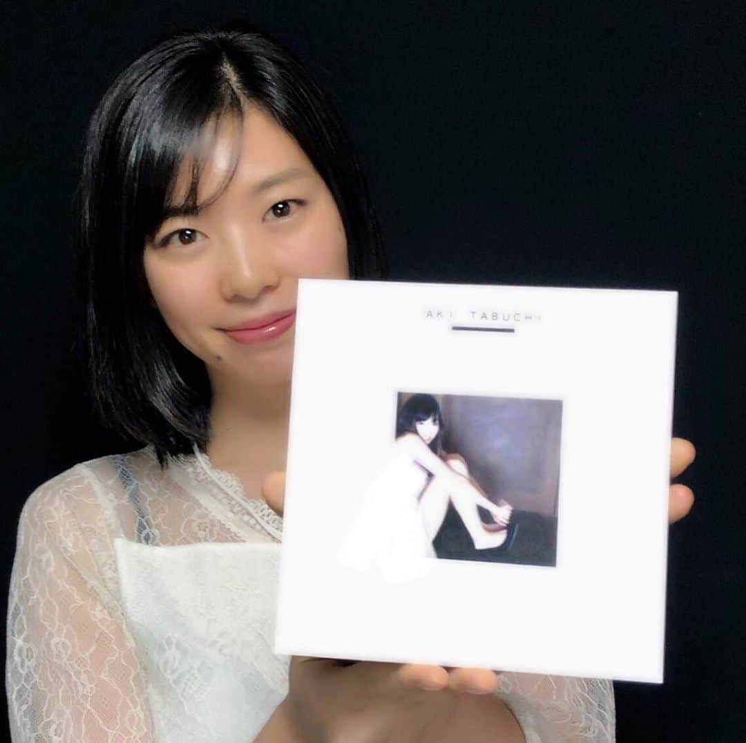 田渕亜季のインスタグラム：「、 私の24純金箔ダーツ 只今オンラインショップで 限定セール中！ Photo book付き」