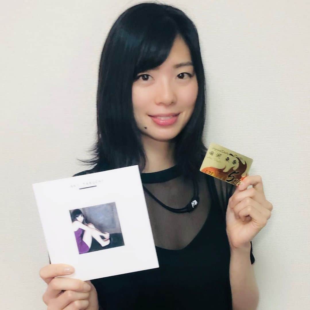 田渕亜季のインスタグラム：「、 私の24純金箔ダーツ 只今オンラインショップで 限定セール中！ Photo book付き」
