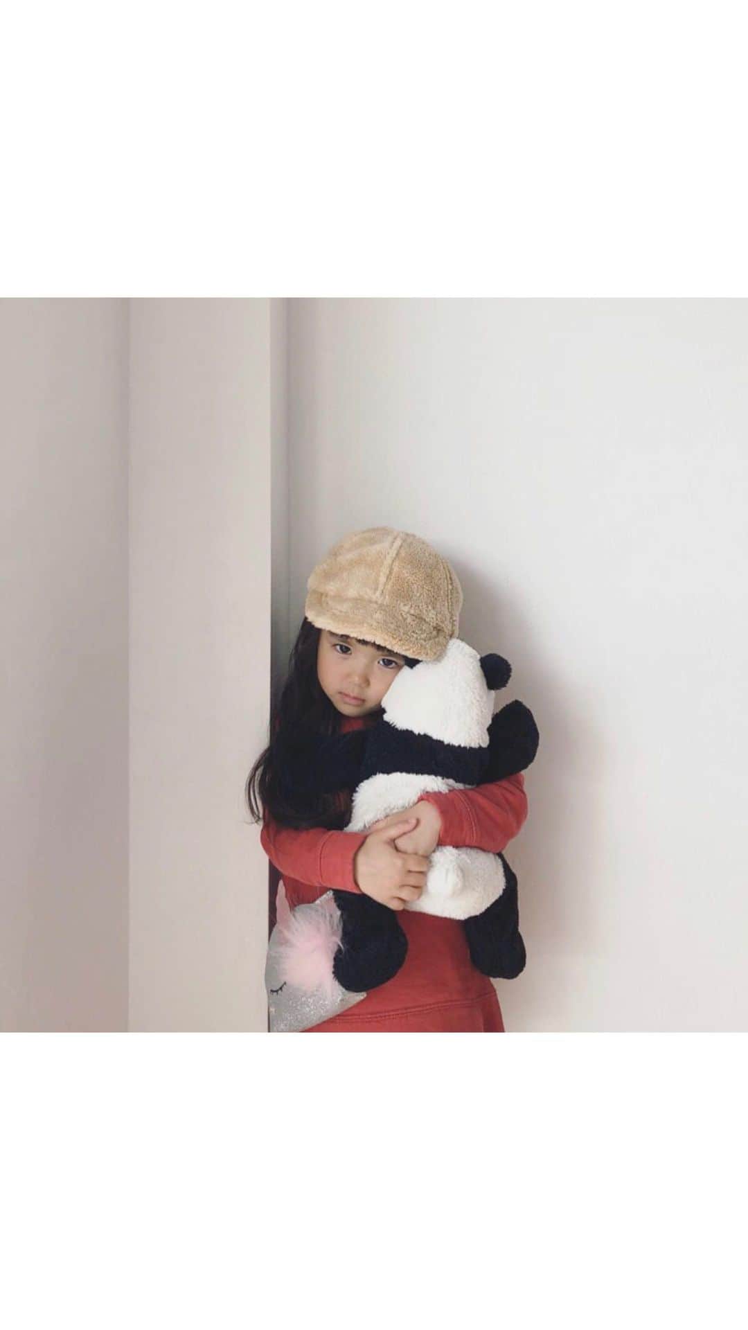 野口和弘のインスタグラム：「4歳の娘がどうしてもユーチューバー的なことがしたいと言うので撮ってみました。 このメイクは参考になりません。笑」