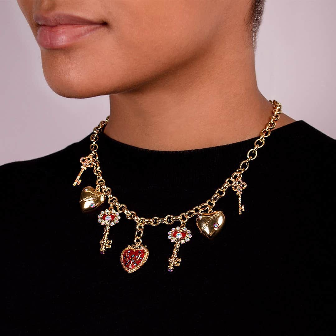 バトラー&ウィルソンさんのインスタグラム写真 - (バトラー&ウィルソンInstagram)「Hold the key, to your heart 💛 with our ‘back in stock’ Crystal Keys & Heart Necklace, now with 30% off. #necklace #jewellery #heart #chain」4月27日 19時55分 - butlerandwilson