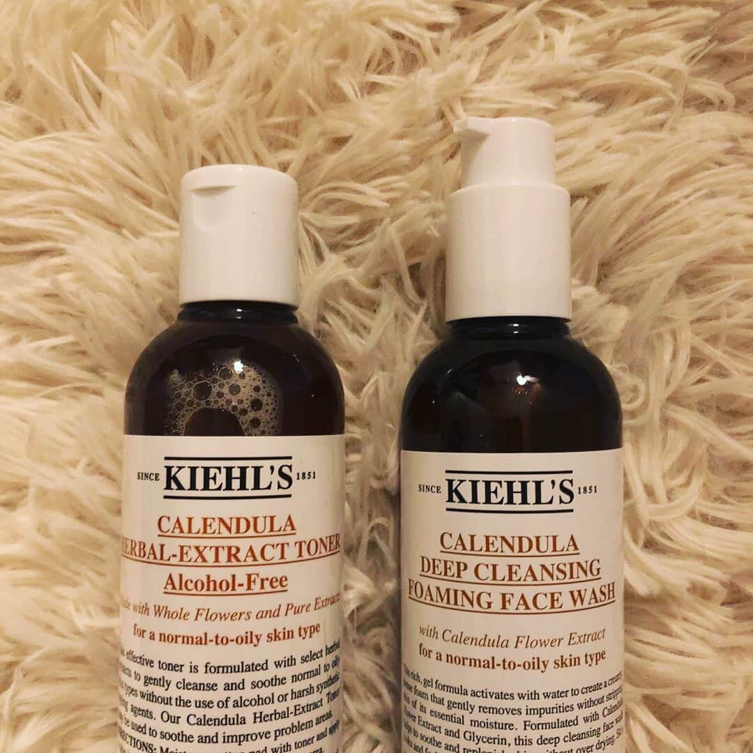 MOVE / ムーブさんのインスタグラム写真 - (MOVE / ムーブInstagram)「❁﻿ ┈┈┈┈┈┈┈┈┈┈┈┈┈┈┈﻿ ﻿ @kiehls のスキンケアアイテムが人気♥﻿ 165年の歴史を持つkiehlsは、日本だけだなく世界中で愛されるブランド。﻿ 厳選された天然年由来成分がお肌の悩みを解決してくれます。﻿ オンラインストアでも500円でサンプルセットを購入できるので気軽に試せるのも◎﻿ ﻿ 肌悩みがある方は是非一度試してみてください♥﻿ ﻿ ﻿ Photo by﻿ @natsu_cosme_﻿ @june_.o﻿ @s_o_0808﻿ ﻿ MiLKではみなさんからのお写真を募集しています♡﻿ @milk_magazine_ を付けて投稿してね♡﻿ ﻿ ┈┈┈┈┈┈┈┈┈┈┈┈┈┈┈﻿ ﻿ #kiehls #キールズ #スキンケア  #ニキビケア #化粧水 #クレンジング #保湿クリーム  #スキンケアマニア #敏感肌スキンケア #敏感肌ケア #ゆらぎ肌 #肌荒れ改善 #毛穴ケア  #敏感肌コスメ #スキンケアマニア #おすすめスキンケア #肌ケア #ナチュラルコスメ #オーガニックコスメ #コスメ好きさんと繋がりたい #美容垢 #美容好きさんと繋がりたい#置き画 #置き画くらぶ #置き画クラブ #置き画倶楽部 #置き画くら部 #お洒落さんと繋がりたい #おしゃれさんと繋がりたい #milk_web」4月27日 19時59分 - milkmag_official