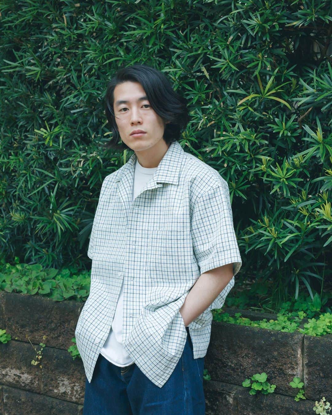 yukiのインスタグラム：「@kuon_tokyo  KUON EARLY SUMMER 2020 COLLECTION  KUONのコレクションの撮影をさせていただきました。動画はストーリーのリンクから全編をぜひ見てみてください。 https://youtu.be/amHfWAF054A ㅤㅤㅤㅤㅤㅤㅤㅤㅤㅤㅤㅤㅤ 写真は @ixi_endhi  ㅤㅤㅤㅤㅤㅤㅤㅤㅤㅤㅤㅤㅤ この刺し子のGUN CLUB CHECK SHIRT、特に好きです。 ㅤㅤㅤㅤㅤㅤㅤㅤㅤㅤㅤㅤㅤ オンラインストアリニューアルオープン 4/28日（火）19時〜 KUON ONLINE STORE https://kuontokyo.myshopify.com  KUON_STOREアカウント @kuon_store  https://www.instagram.com/kuon_store/?hl=ja ㅤㅤㅤㅤㅤㅤㅤㅤㅤㅤㅤㅤㅤ #kuontokyo #kuon  #僕らが纏うモノ」
