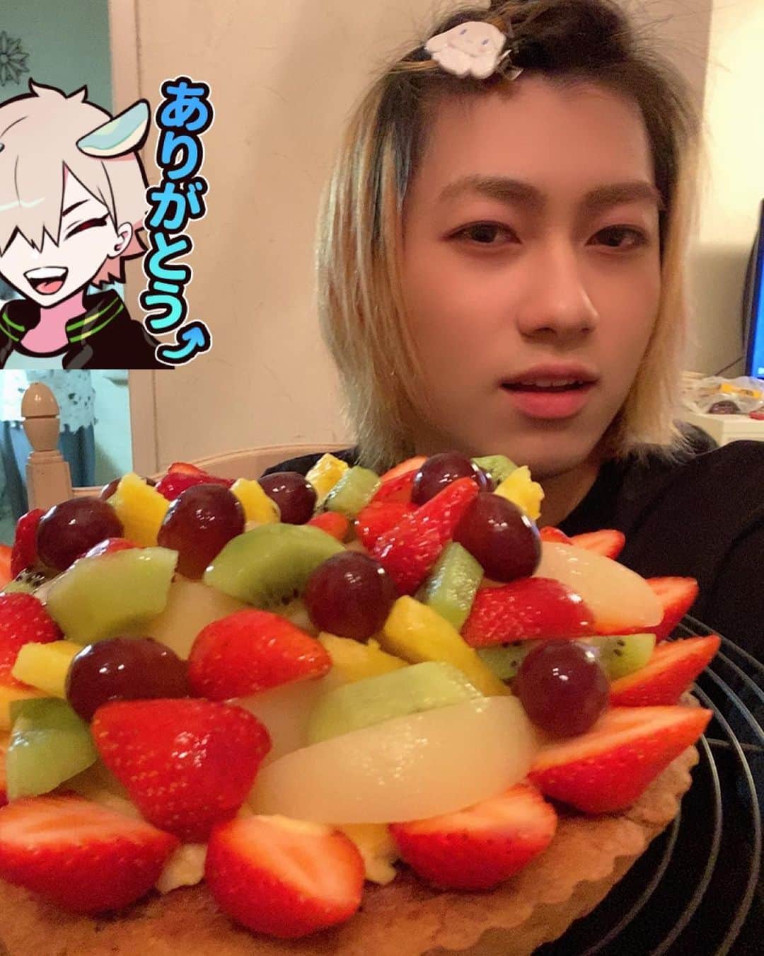 うゅりるのインスタグラム：「ママの手作りタルトいただきます😋 ちなみに、この前髪の留め方名前あるんやけど知ってる？？」