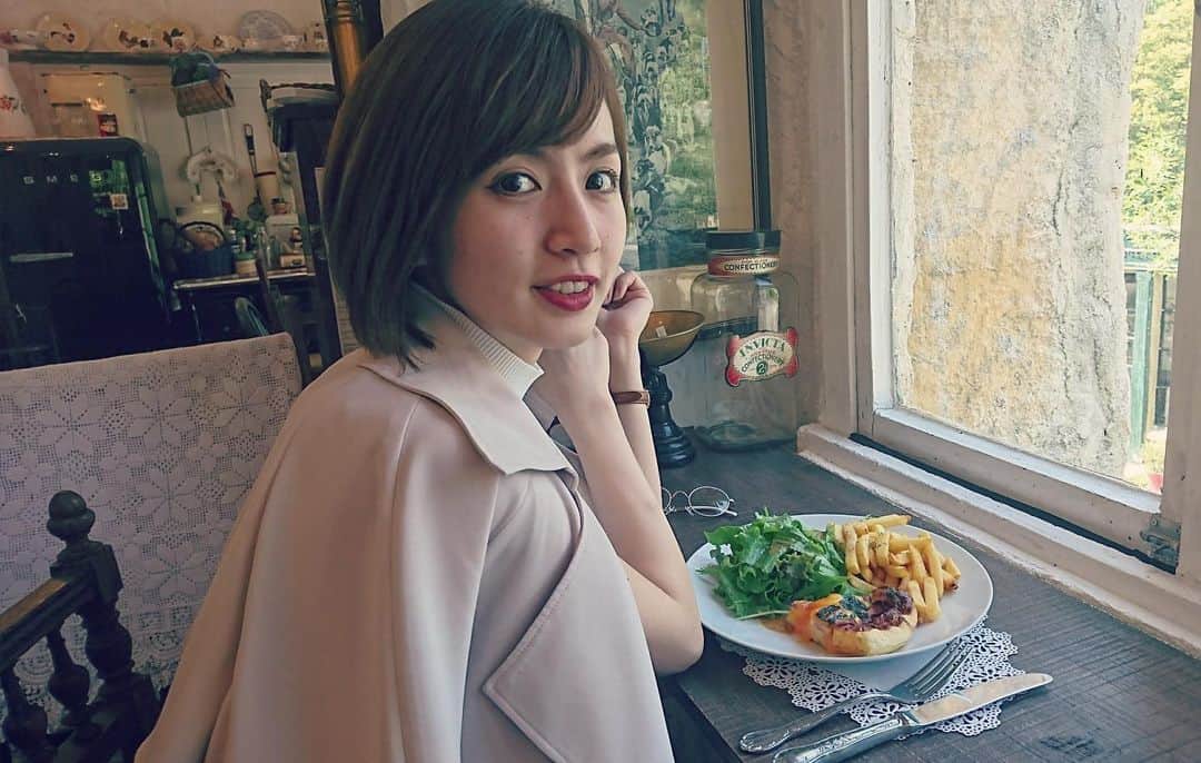 浜田真衣のインスタグラム：「いい天気の日は、 カフェに行きたくなるよなぁあぁぁぁぁあ！！ 我慢我慢っっ💦  #浜田真衣 #京都ランチ #どぅりむとん村 #過去pic #食べるのが好きな人と繋がりたい #monaカフェ」