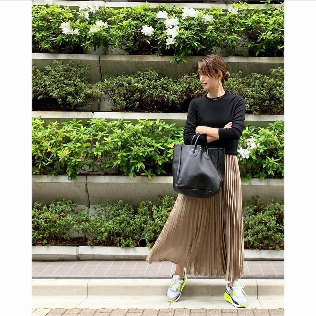 武藤京子さんのインスタグラム写真 - (武藤京子Instagram)「* * 先日のお洋服 * BLACK×BEIGE * #ootd  #ニット #uniqlo #ユニクロ  #スカート #slobeiena #スローブイエナ  #バッグ #youngandolsen #ヤングアンドオルセン  #ピアス #lucasjack #ルーカスジャック  #ネックレス #mariha #マリハ  #靴 #nike #ナイキ  #アメブロ更新しました  #STORYブログ更新しました」4月27日 20時51分 - kyokomuto0628