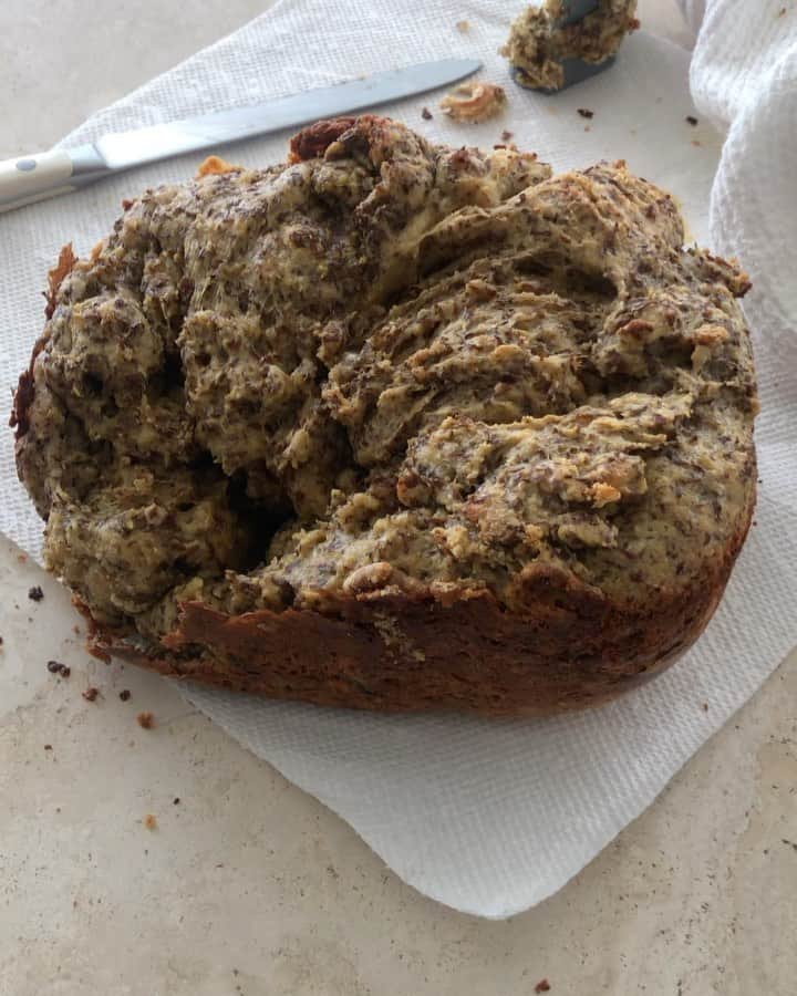 ヒュー・ジャックマンのインスタグラム：「Looks can be deceiving. #ilovemybreadmaker」