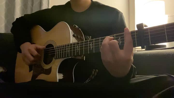 KAZUKI【ANFiNY】のインスタグラム：「TikTokで良く流れてくる曲 なんやけどみんな知っとるかいな？🤣 #香水 / #瑛人  非常にかわいい曲😳 雰囲気変えて撮ってみたけん みんな拡散協力お願いシュマッシュ🤲  #ANFiNY #FANFiNY笑顔の輪チャレンジ  #おれの香水はBVLGARI #聞いてない #聞いてないを聞いてない #良い匂いよ #おすすめ #コメントプリプリプリーズ」
