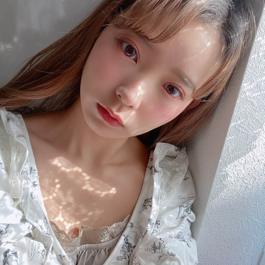 mimさんのインスタグラム写真 - (mimInstagram)「最近はよく日光浴してる🙆‍♀️」4月27日 21時04分 - mim_11_11