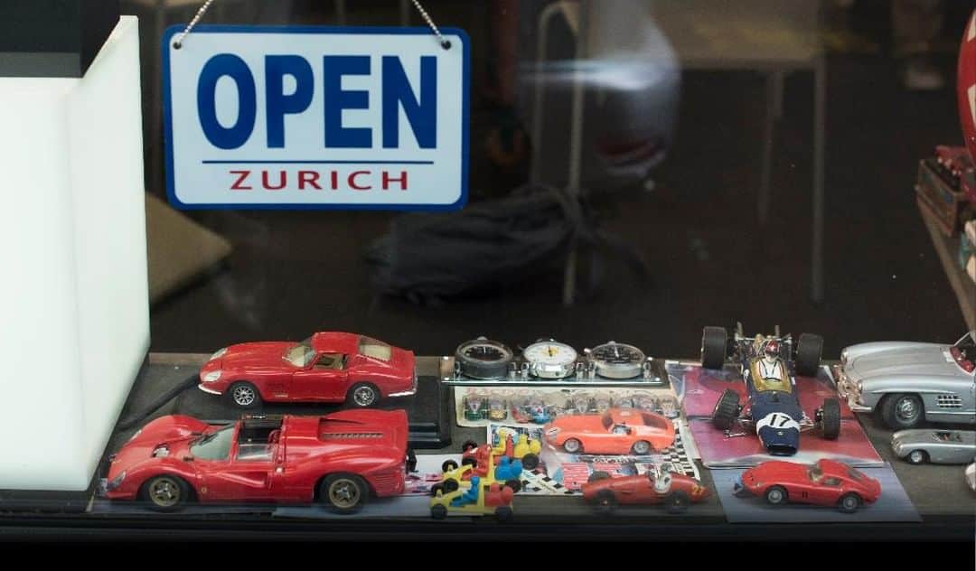 Maurice De Mauriac Zurichさんのインスタグラム写真 - (Maurice De Mauriac ZurichInstagram)「We are open if you wish to visit!  How does it work? You give us a call, write us an email or contact us via Facebook, Instagram or Linkedin and we arrange a personal meeting in our Atelier. There we are then, through all available safety measures, such as disinfectant sprays and face masks, safely among us.  From the 11th of May onwards, we will most likely be open again as usual. Of course with the necessary precautions, since no end of this Crisis is in sight yet.  #mauricedemauriac #open #visitus #staysafe  #seeyousoon #privatevisit」4月27日 20時59分 - mauricedemauriac