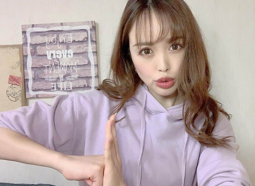 板橋瑠美さんのインスタグラム写真 - (板橋瑠美Instagram)「New❤️﻿ ﻿ ﻿ YouTube 魅力Japan 30に﻿ パラパラ第四段✨✨﻿ ﻿ ﻿ TRY MEがアップされましたー💕﻿ ﻿ ﻿ ﻿ 実はこの曲はすごい思い出の曲♡🥰﻿ ﻿ 私が人生で初めてDVDで踊った曲だからです(^^)﻿ ﻿ ﻿ ﻿ 今ドラマ　Mの舞台に使われている、Velfineの本当のネーミングは、﻿ ﻿ 【Velfare】なんだけど、16歳の時、そのVelfareへ初めて行ってDVD撮影したの💕﻿ ﻿ ﻿ ﻿ だから思い出の曲でもあり、とても簡単な曲だから、﻿ これから覚えたい方にもとてもおすすめだし、﻿ なんと言っても安室ちゃん大好きなので❤️﻿ ﻿ ﻿ ﻿ ストーリーにリンク飛べるように貼ってあるので、是非swipeしてねー💕﻿ ﻿  #パラパラ第五次ブーム絶対起こすぞ ﻿ ﻿ ﻿  #ルミリンゴパラパラ第五次ブーム　#パラパラおじさん　#パラパラおじさんパラパラおばさん　#うちで踊ろう　#stayhome #stayhomeを楽しもうぜ　#レッツパラパラー」4月27日 21時08分 - rumi_official_0616