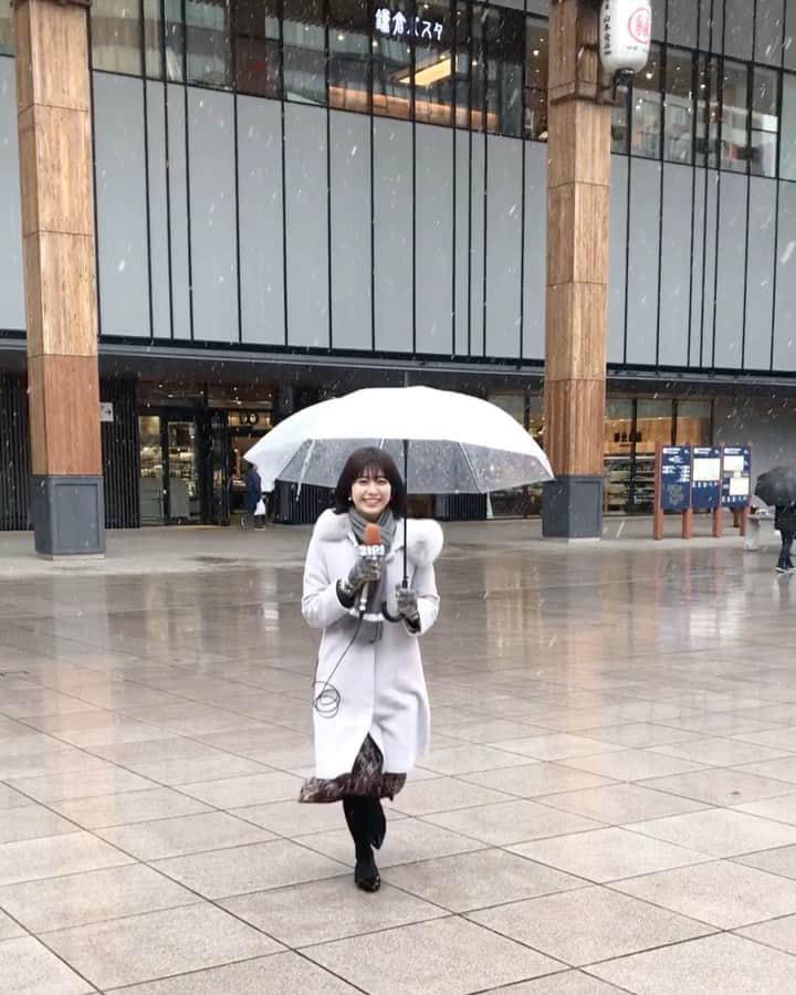 のインスタグラム：「. 長野のオフショット動画☃️ . こんな感じでかなり降っていて なんだか気分は冬ソナでした🧣  ディレクターTさんの はいはいはいはいはいじゃあーー ちょっと待ってくださいねー がリズミカルでかわいい笑  #はんごろしキムチ #辛旨でしたよ」