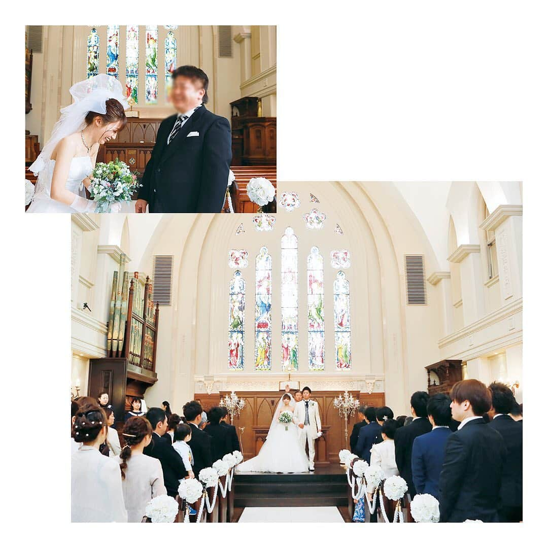 結婚SANKA(けっこんさんか)さんのインスタグラム写真 - (結婚SANKA(けっこんさんか)Instagram)「＼ウエディングレポ／ 『お父さんの想いがつまった教会での結婚式。最高の親孝行ができました』 福井県坂井市　Rさん＆Aさんカップル . 迎賓館ヴィクトリア福井 . 「実はこの教会、父が建築に携わっていて。結婚が決まったころ『ここで式を挙げてもらうのが、お父さんの夢なのよ』って母が教えてくれたんです」。そのとき新婦Aさんは、この教会で絶対に結婚式をして、お父さんを喜ばせたいって思ったんだそう🍀 . 手が震えるくらいドキドキしていたという二人。キラキラと光が反射する、大きなステンドグラスの下、賛美歌が響き渡り、挙式が執り行われました。新婦Aさんが身につけたベールは、お母さんの手作り👰 . パーティーのテーマは、新郎Rさんが好きな「サッカー」⚽️✨リングピローやウエルカムトランクなど、アイテムはどれもサッカーをモチーフに、家族みんなで協力して手作りをしました。 . 二人がオーダーしたのは、花嫁のベールのようにフルーツが流れる5段のウエディングケーキ🎂いちごが大好きだという新郎Rさん。にこにこ幸せそうな笑顔でファーストバイト🍴 . おそろいのユニフォームや和装は前撮りで。お母さんが切望していた白無垢での撮影は、とっても喜んでくれたそう👘前撮りをたっぷり満喫して、終始テンションが上がりっぱなしでした💓 . . 結婚SANKAがつくるWebマガジンmarricoでは、迎賓館ヴィクトリア福井や、そのほかの会場で挙げた北陸カップルのリアルな結婚式をたくさんレポートしています！ . @kekkonsanka_weddingのURLからmarricoのウエディングレポへ . . about 結婚SANKA . 石川・富山・福井の花嫁のための結婚準備メディアです 雑誌とWebサイト、Webマガジン「marrico」の3つで、北陸花嫁に役立つ地元の結婚準備情報を発信中です . . ＼北陸花嫁を応援／ ただいま、結婚SANKAのWebサイトからブライダルフェアを予約＆参加で、最大16,000円分のギフトカードをもれなく全員にプレゼント中。 結婚準備、新生活、息抜きデートに使ってください https://kekkonsanka.com . .」4月27日 21時10分 - kekkonsanka_wedding