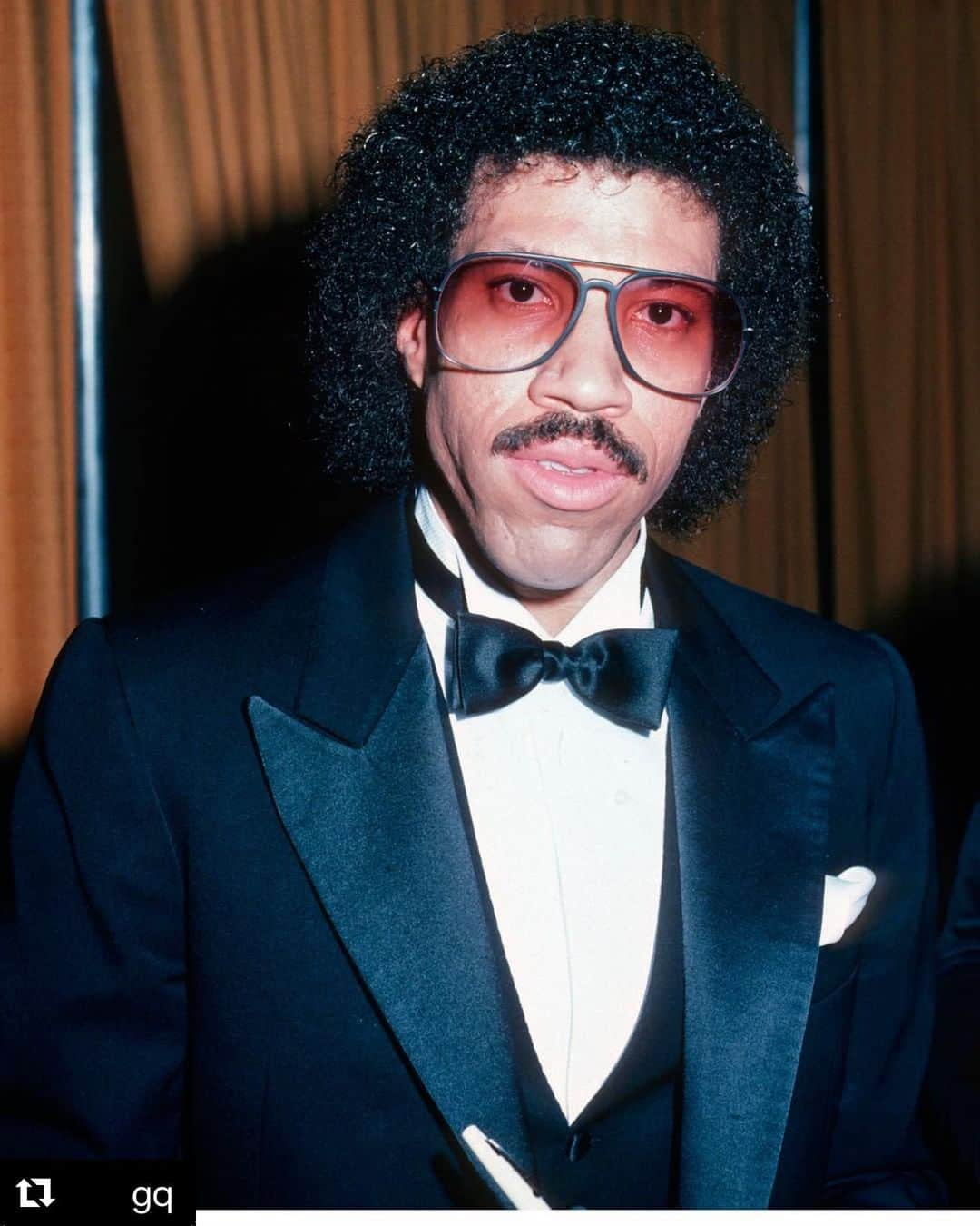 ライオネル・リッチーさんのインスタグラム写真 - (ライオネル・リッチーInstagram)「Woke up like this.... Hair Goals  2020! 😎 Repost - from @gq #YourMorningShot: Lionel Richie, circa 1983.」4月27日 21時11分 - lionelrichie