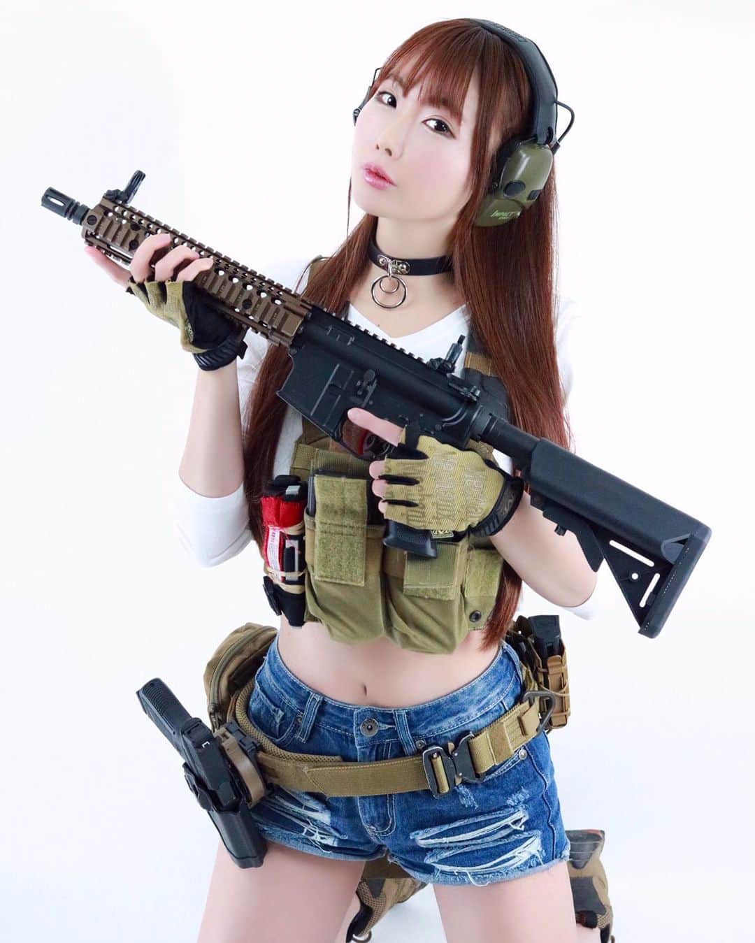 坂地久美さんのインスタグラム写真 - (坂地久美Instagram)「持ってる銃は💞 💜Colt M4 MK18MOD1 ATWトレポン💜  ColtとDaniel DifenseのダブルライセンスでリアルにモデルアップされたMK18Mod1🔫💞 詳しくは、 コンバットマガジン(COMBAT MAGAZINE)  ワールドフォトプレス  坂地久美連載コーナー💖坂地組💖を見てねーーっ😊  #orgaairsoft #サバゲー #サバイバルゲーム #Gunドル #生存遊戲 #サバゲー女子 #サバゲーファッション #tacticute #military #tactical #tacticool #tacticutest #airsoft #airsoftgirls #airsoftworld #glock19 #legholster #airsoftnation #airsoftphoto #girlsandguns #girlswithgun #airsoftlove #Colt #M4 #MK18MOD1 #ATWトレポン #gungirl #japanesegirl #sakachikumi #坂地久美」4月27日 12時11分 - sakachikumi