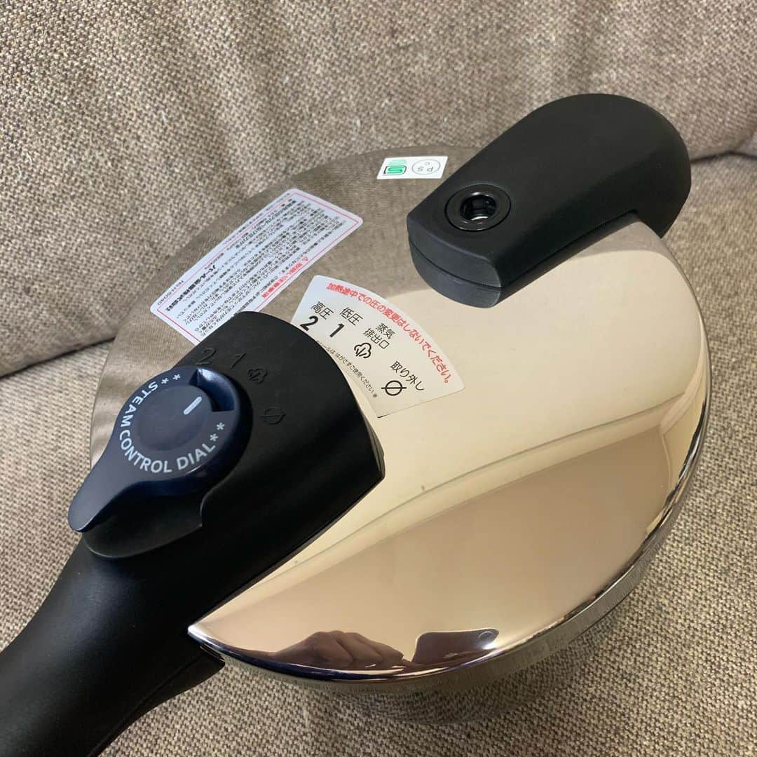 アイアム野田のインスタグラム：「圧力鍋を買いました！まず何作ろう、いやあ楽しみだなあ！トロットロになるまで何かしらの肉を煮込むぞ！」