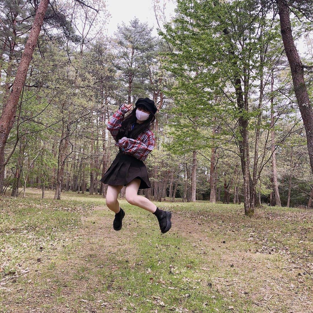 尾野寺みさのインスタグラム：「﻿ ﻿ ﻿ ﻿ 久々のお散歩﻿ ﻿ ﻿ ﻿ 森の中だけどマスクと空間除菌と手の消毒液は忘れないで持っていった﻿ ﻿ 今我慢するだけで変わることができるなら頑張れる﻿ ﻿ ﻿ #散歩 ﻿ ﻿ #grl ﻿ ﻿ #アイドル #リリバリ #尾野寺みさ ﻿ ﻿」