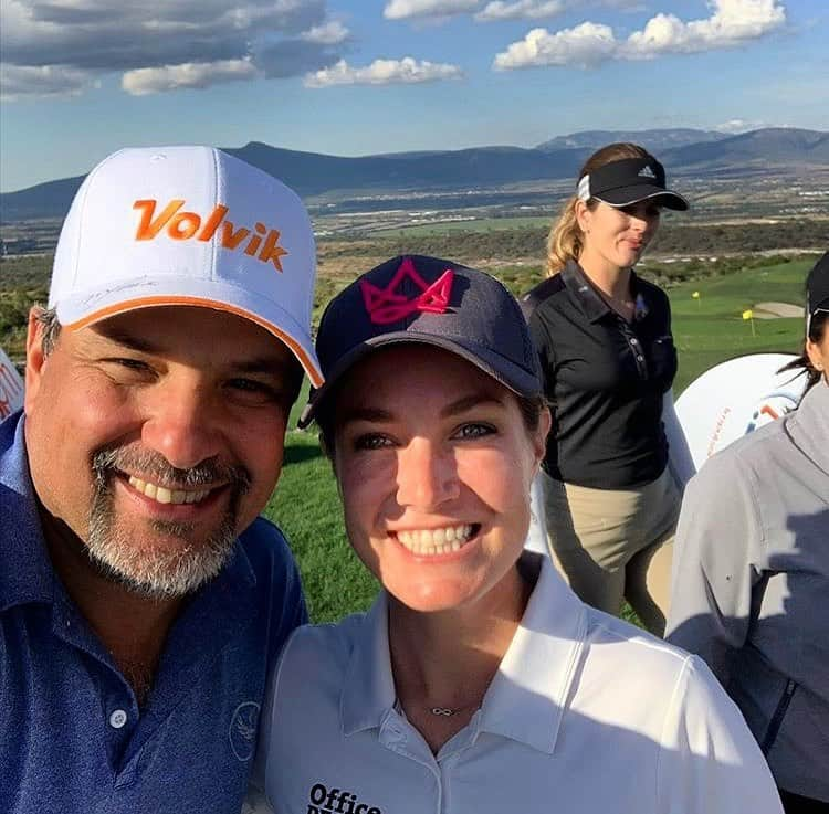 アレハンドラ・ジャネサのインスタグラム：「Gracias @remigiogm!! Que divertido live en @igpmgolf (pueden ver la entrevista en el perfil de IGPM) Gracias por todas las porras y el apoyo! 👊 saldremos mas fuertes 💪 y gracias a todos los socios estratégicos por el apoyo! #sumando」