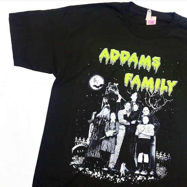 おもちゃやSPIRALさんのインスタグラム写真 - (おもちゃやSPIRALInstagram)「ADDAMS FAMILY Tee 入荷しました！  M.Lです。  4500円です！」4月27日 13時11分 - spiral_toy