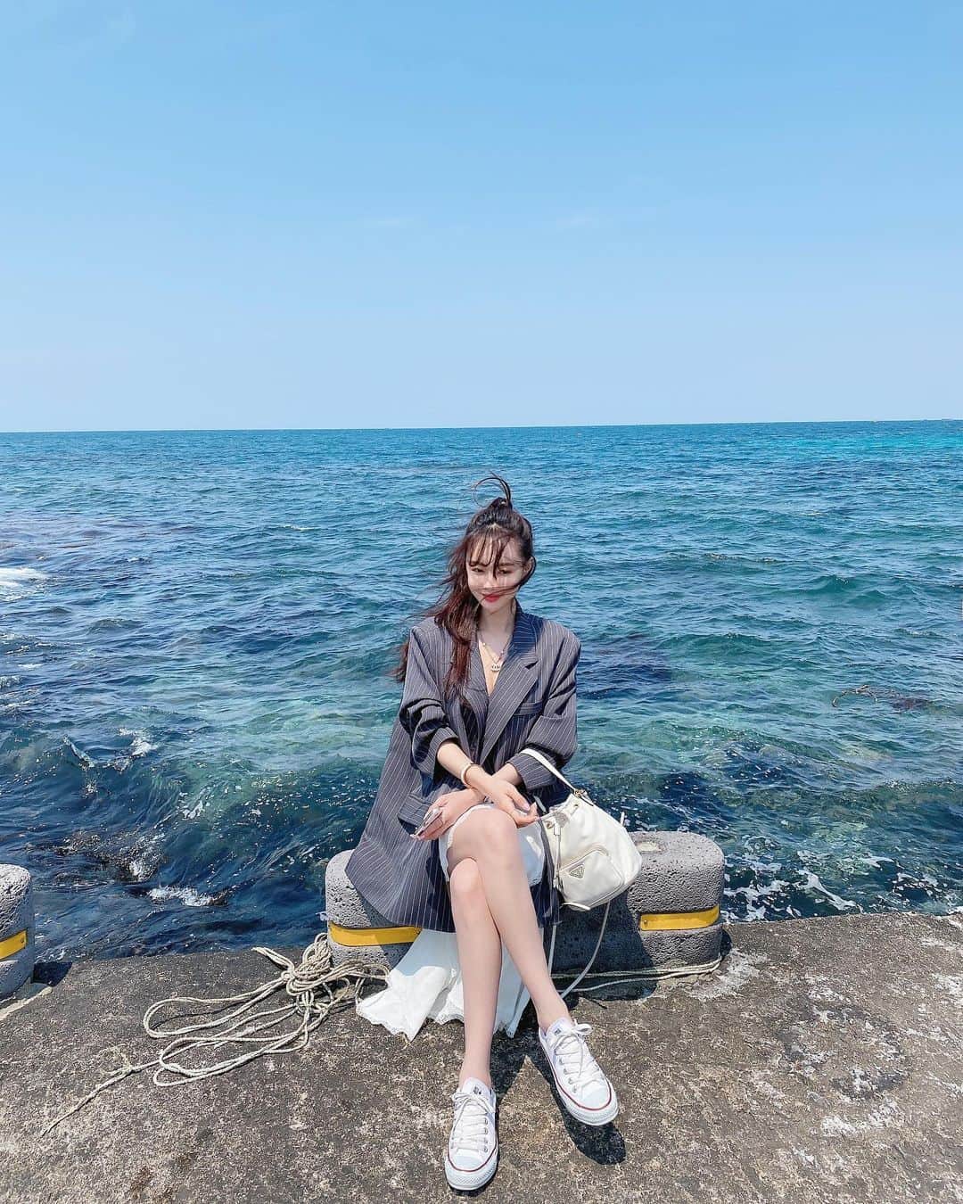 Hyemiさんのインスタグラム写真 - (HyemiInstagram)「이번엔 아주 실컷 바다보는중  근데 자꾸 오빠가 아빠자켓 입었냐구 놀림.. 패알못 같으니라구^^^^^」4月27日 13時25分 - hinzajoa