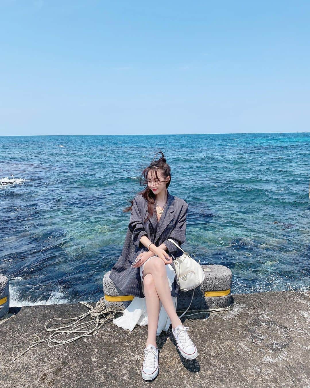 Hyemiさんのインスタグラム写真 - (HyemiInstagram)「이번엔 아주 실컷 바다보는중  근데 자꾸 오빠가 아빠자켓 입었냐구 놀림.. 패알못 같으니라구^^^^^」4月27日 13時25分 - hinzajoa