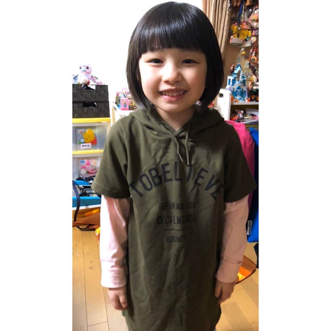 吉田沙保里さんのインスタグラム写真 - (吉田沙保里Instagram)「ここちゃん髪の毛をバッサリ✂️ ずっと長かったので、頭がめっちゃ軽い〜と言ったみたいです…😆 スッキリしていいね😊👍 #髪の毛バッサリ #ここちゃん」4月27日 13時26分 - saori___yoshida