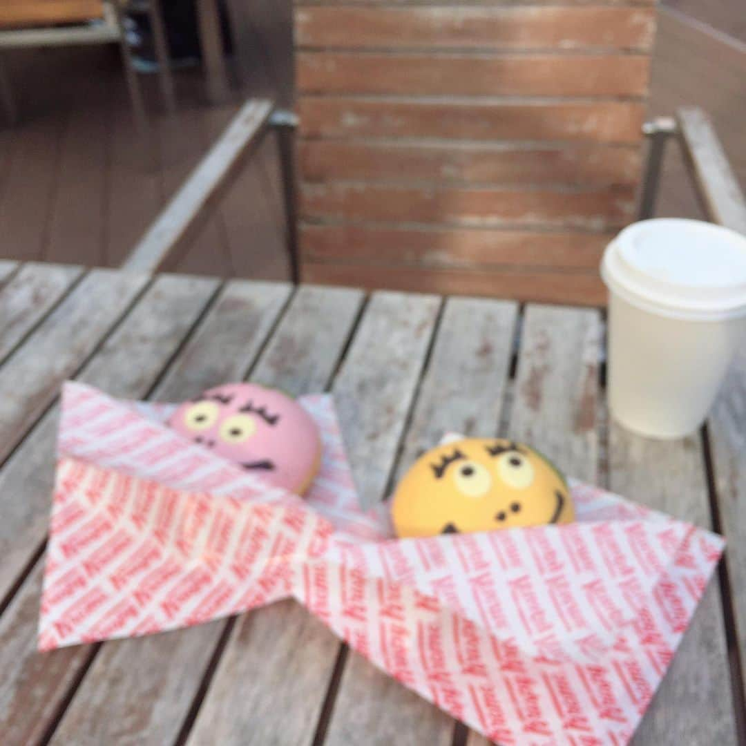 天海ありいさんのインスタグラム写真 - (天海ありいInstagram)「かわいいドーナツ屋さん🍩！！ ・ 黄色のバーバパパを食べました〜🤤 過去picです☺︎ ・ ・ #過去pic #カフェ巡り #カフェ好きな人と繋がりたい #クリスピークリームドーナツ #ドーナツ屋さん #バーバパパ」4月27日 13時31分 - ally__1020