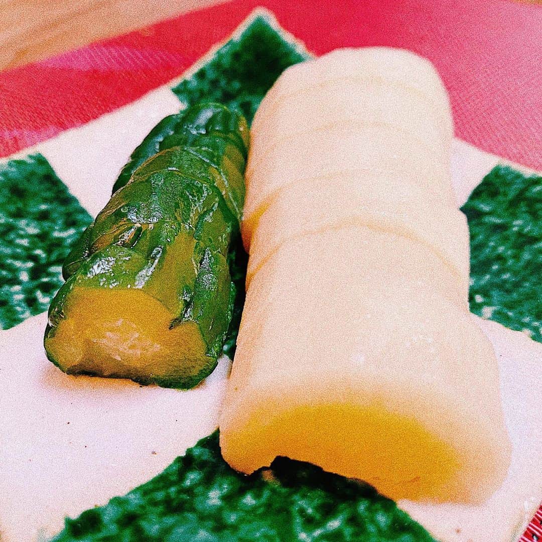 平祐奈さんのインスタグラム写真 - (平祐奈Instagram)「ぬか漬け、はじめました。 二十歳になったらやりたいっと思っていたぬか漬け。 母から糠床を分けて貰って、ついに。  どんどん愛着が湧いていくね。 #平飯 #祐奈の料理日記」4月27日 13時32分 - yunataira_official