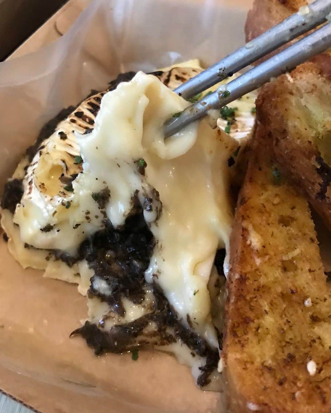 Li Tian の雑貨屋さんのインスタグラム写真 - (Li Tian の雑貨屋Instagram)「Half a wheel of Truffle Camembert Cheese with Housemade Foccacia Toast ❤️ Look at how it stays gooey and soft even after 1 hr of delivery! We finished the toasts and kept the remaining good stuff over the next few days days • • #sgeats #singapore #local #best #delicious #food #igsg #sgig #exploresingapore #eat #sgfoodies #gourmet #yummy #yum #sgfood #foodsg #burpple #beautifulcuisines #bonappetit #instagood  #eatlocal #stayhomesg #savefnbsg #dabaosg #cheese #toasts #musttry #sgfooddelivery」4月27日 13時48分 - dairyandcream