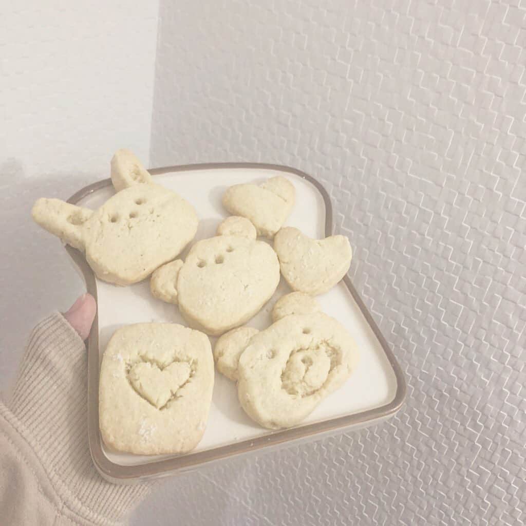 一ノ瀬陽鞠（ひまりん）さんのインスタグラム写真 - (一ノ瀬陽鞠（ひまりん）Instagram)「おはようございます💕. . この前作ったクッキー、今回は下からくま、こあら、うさぎにしたの🌻. . お菓子作りしすぎてちょっとヤバいから、またダイエットガチめにやり始めよっと思いまする☺️☺️☺️. . 味噌汁じゃぁ〜〜〜( *˙ ˙* ). #enjoyhome」4月27日 14時04分 - lespros_himari