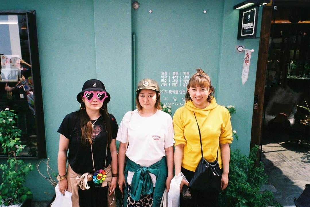 Aya（高本彩）さんのインスタグラム写真 - (Aya（高本彩）Instagram)「会いたい人〜Photo by Aya〜 とり先生 @toriicamera  さいとーさん @kyonkyon621  とり先生の妹ちゃん  とりせんせーにもさいとーさんにもナツミックスにも会いたい。 韓国旅行いきたい。 この方達旅行ブック作れるレベルで韓国詳しいのですよね。  #会いたい人#photobyaya#フォトバイアヤ#いつかの韓国旅行#楽しすぎて寝た覚えがあまりない#みんなげんきかな」4月27日 14時50分 - aya_dream04