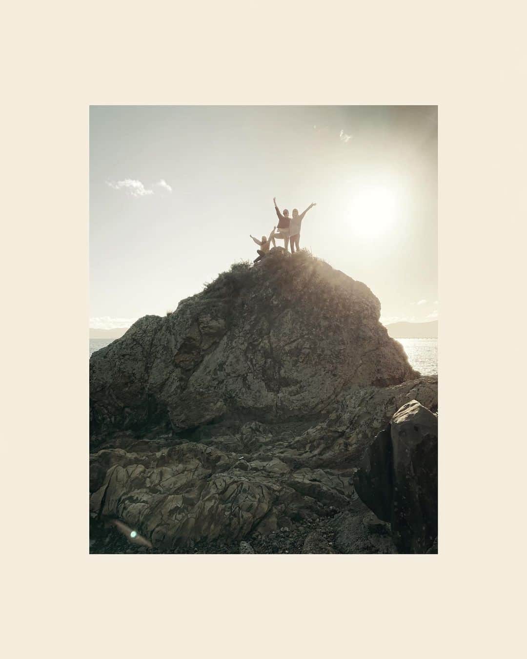 ギャランス・ドレのインスタグラム：「Top of the rock 🙌🏻」